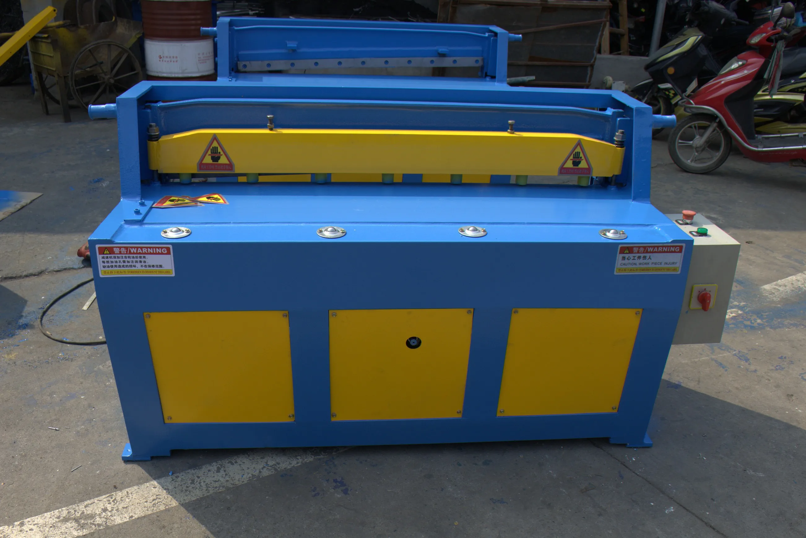Q11-2*1000Mm Small Guillotine Electric Shearing Machine Cutting Machine For 2Mm Steel Q11-2*1000Mm Small Guillotine Electric Shearing Machine Cutting Machine For 2Mm Steel