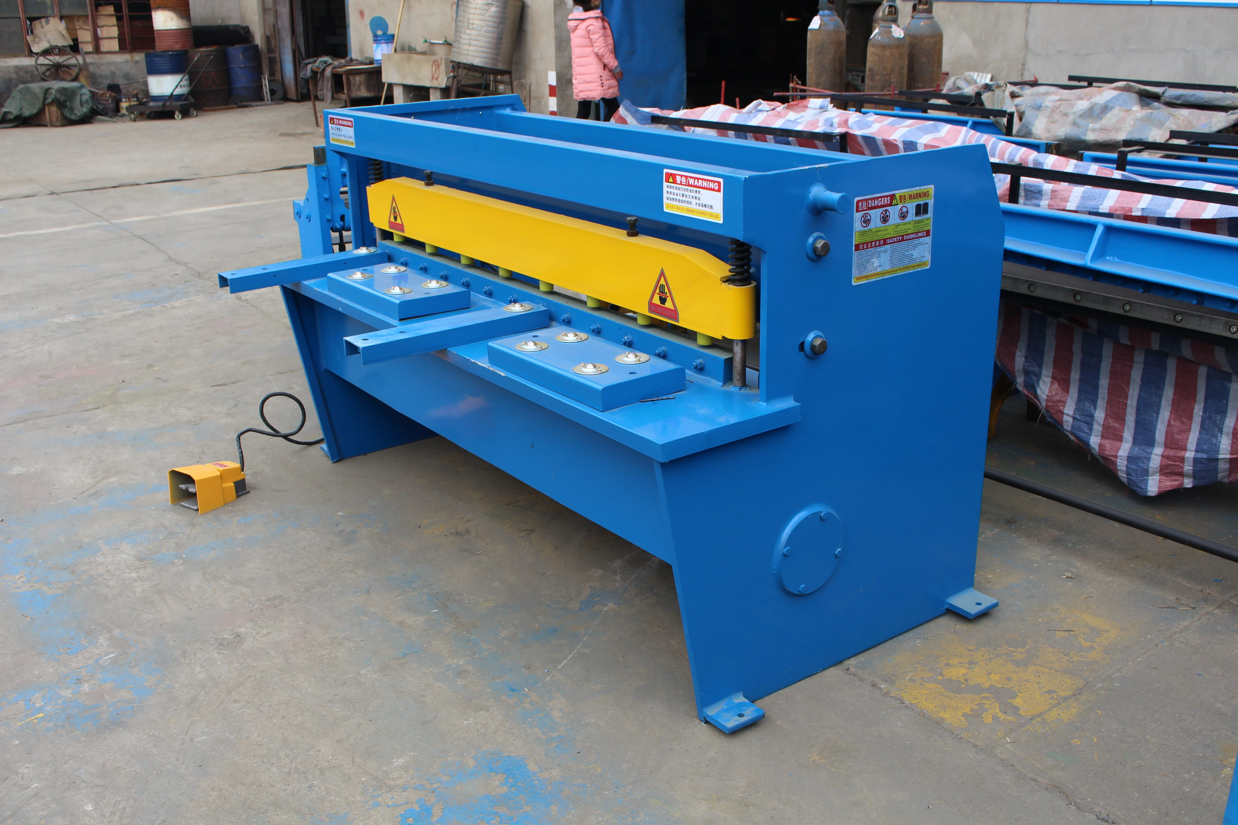 Q11-2*1000Mm Small Guillotine Electric Shearing Machine Cutting Machine For 2Mm Steel Q11-2*1000Mm Small Guillotine Electric Shearing Machine Cutting Machine For 2Mm Steel