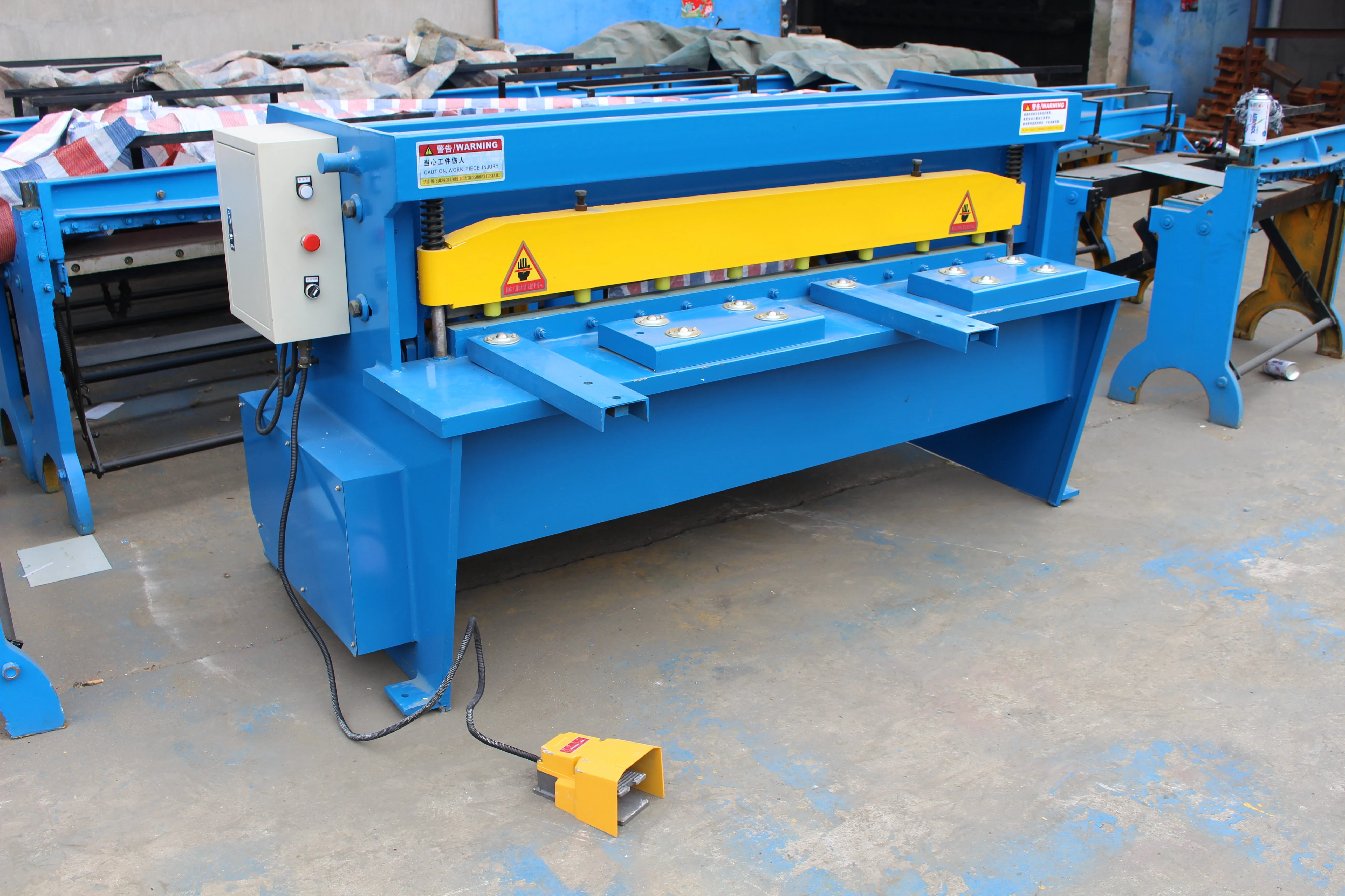 Q11-2*1000Mm Small Guillotine Electric Shearing Machine Cutting Machine For 2Mm Steel Q11-2*1000Mm Small Guillotine Electric Shearing Machine Cutting Machine For 2Mm Steel