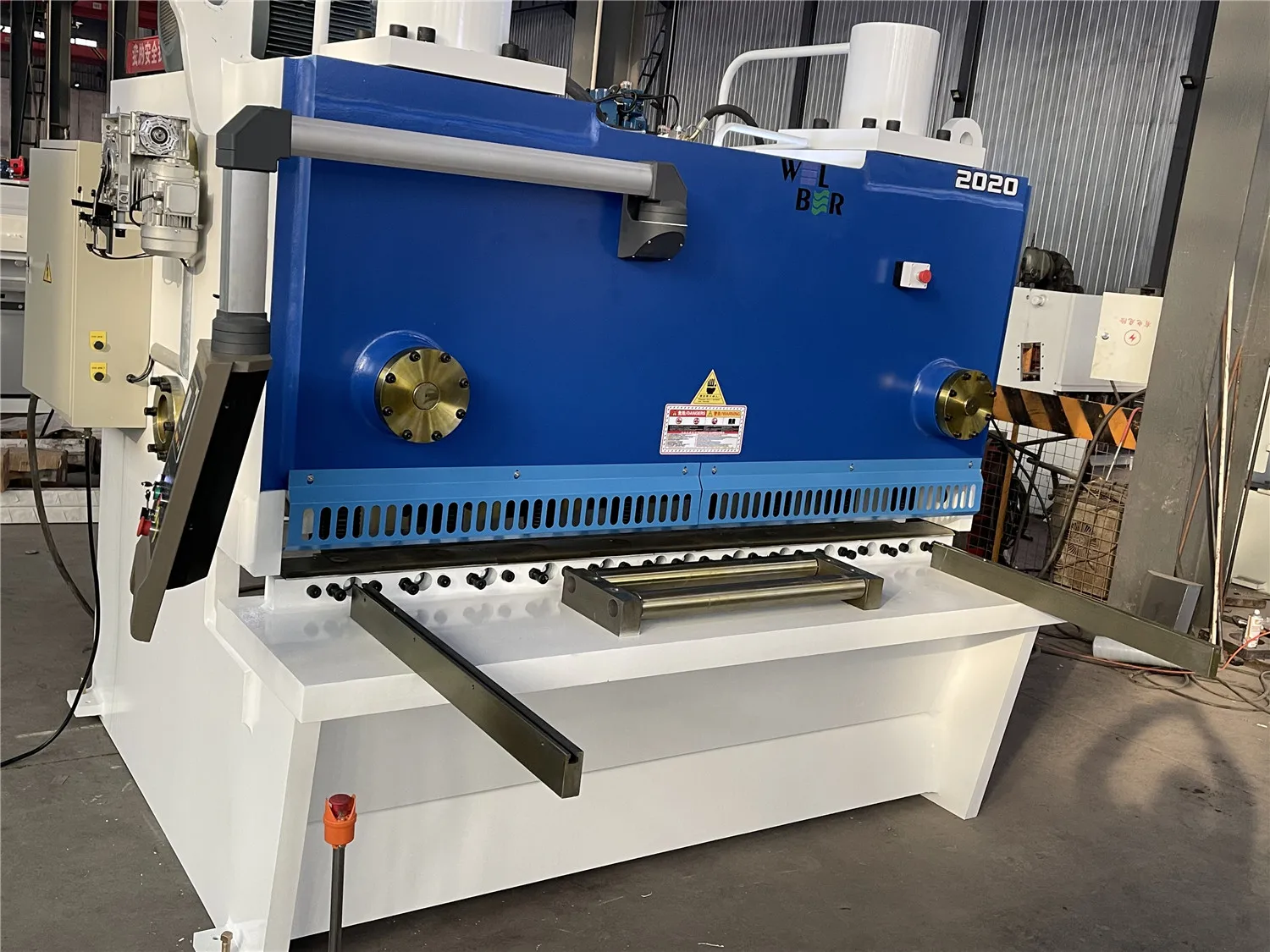 New 20Mm Hydraulic Guillotine Shearing Machine For Sheet Metal Cutting 2 Meters New 20Mm Hydraulic Guillotine Shearing Machine For Sheet Metal Cutting 2 Meters