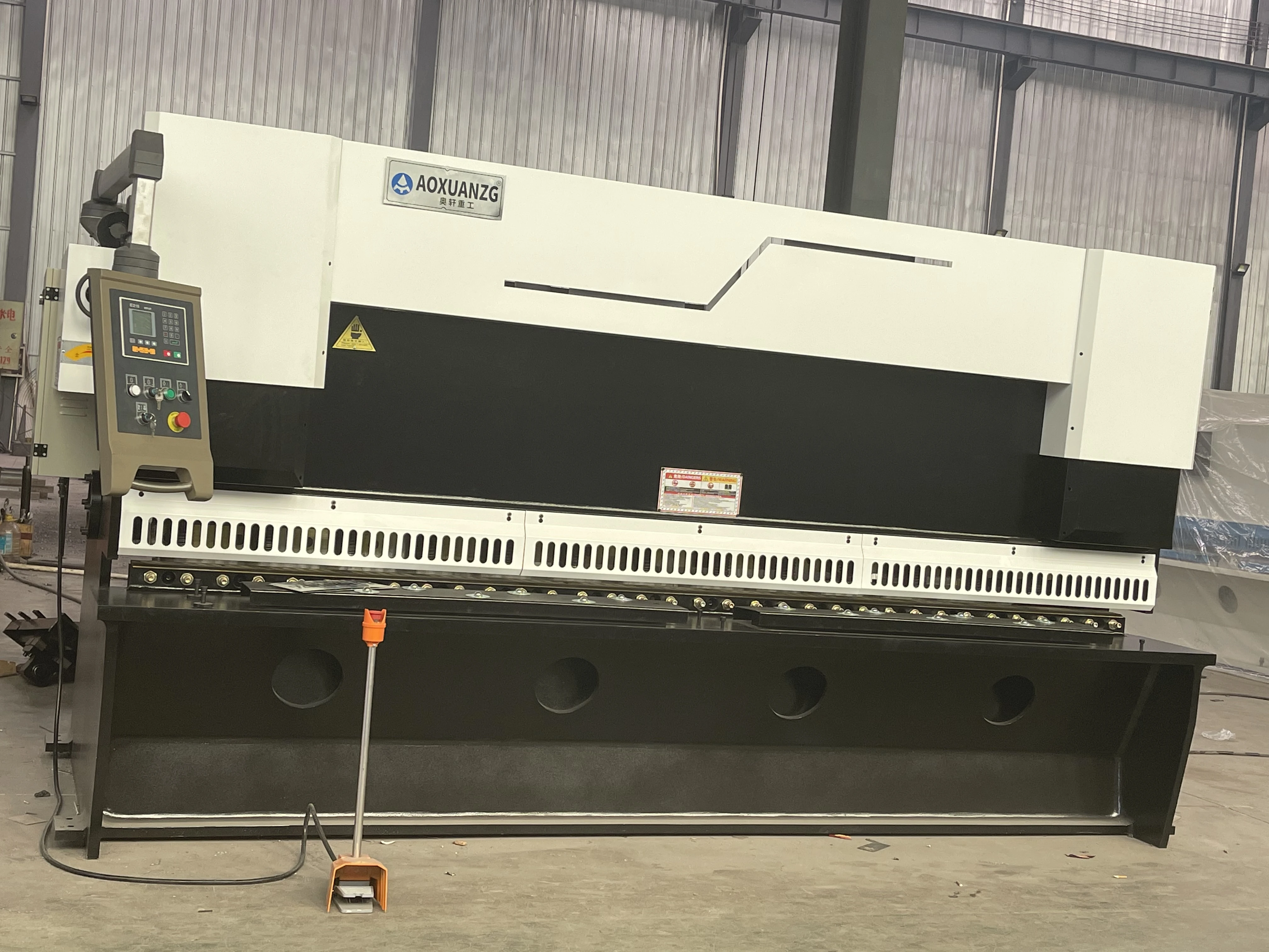 8X3200 Hydraulic Steel Sheet Guillotine Shearing Machine 8X3200 Hydraulic Steel Sheet Guillotine Shearing Machine