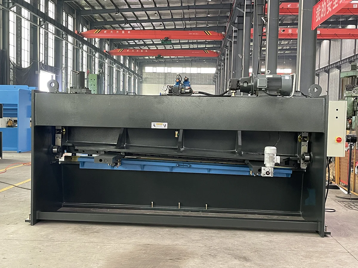 Hydraulic Guillotine Cutting Machine With E21S Controller For 6Mm Thickness Carbon Steel Hydraulic Guillotine Cutting Machine With E21S Controller For 6Mm Thickness Carbon Steel