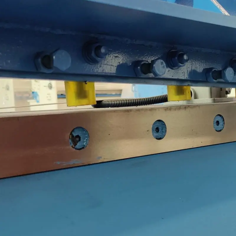 For 2Mm Carbon Steel/Aluminum 2*1300Mm Metal Sheet Shears Electric Shearing Guillotine Cutting Machine For 2Mm Carbon Steel/Aluminum 2*1300Mm Metal Sheet Shears Electric Shearing Guillotine Cutting Machine