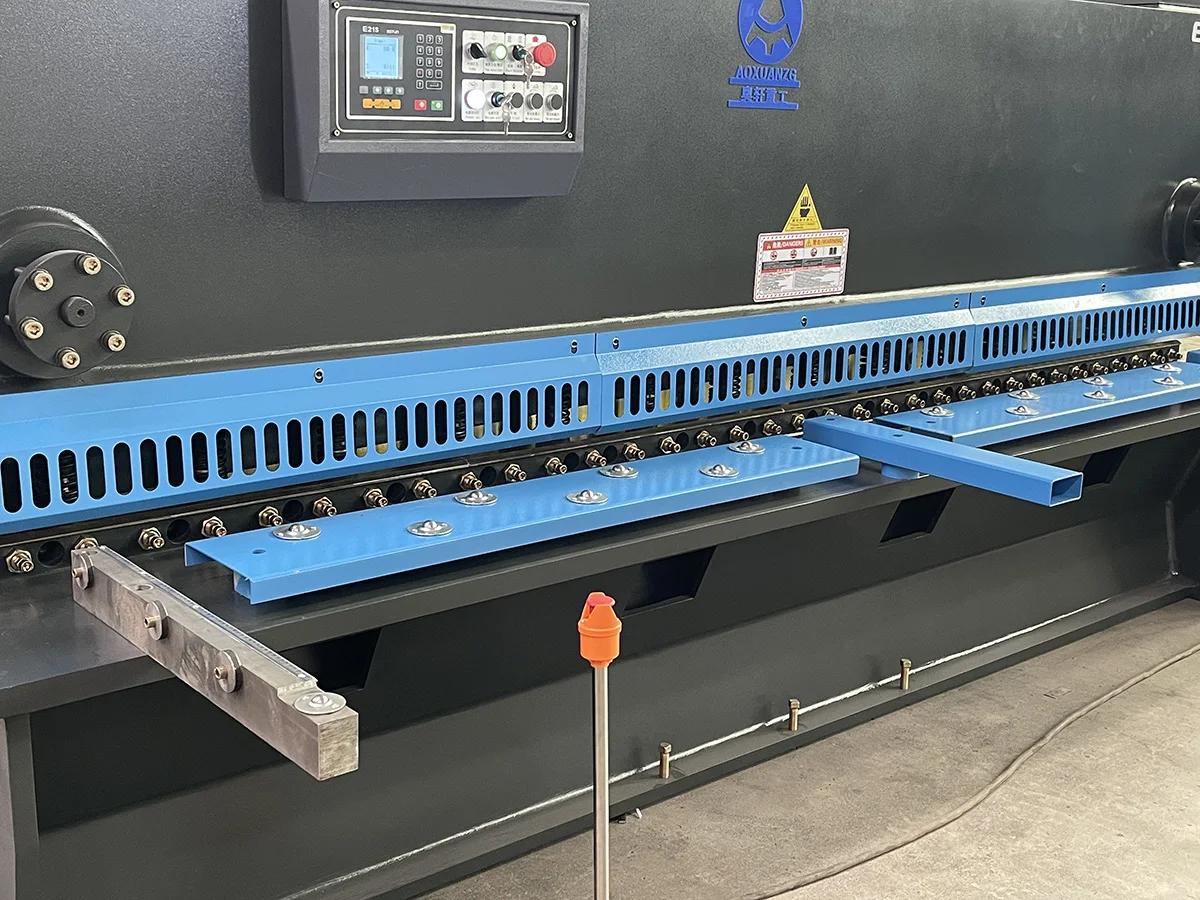 Hydraulic Guillotine Cutting Machine With E21S Controller For 6Mm Thickness Carbon Steel Hydraulic Guillotine Cutting Machine With E21S Controller For 6Mm Thickness Carbon Steel