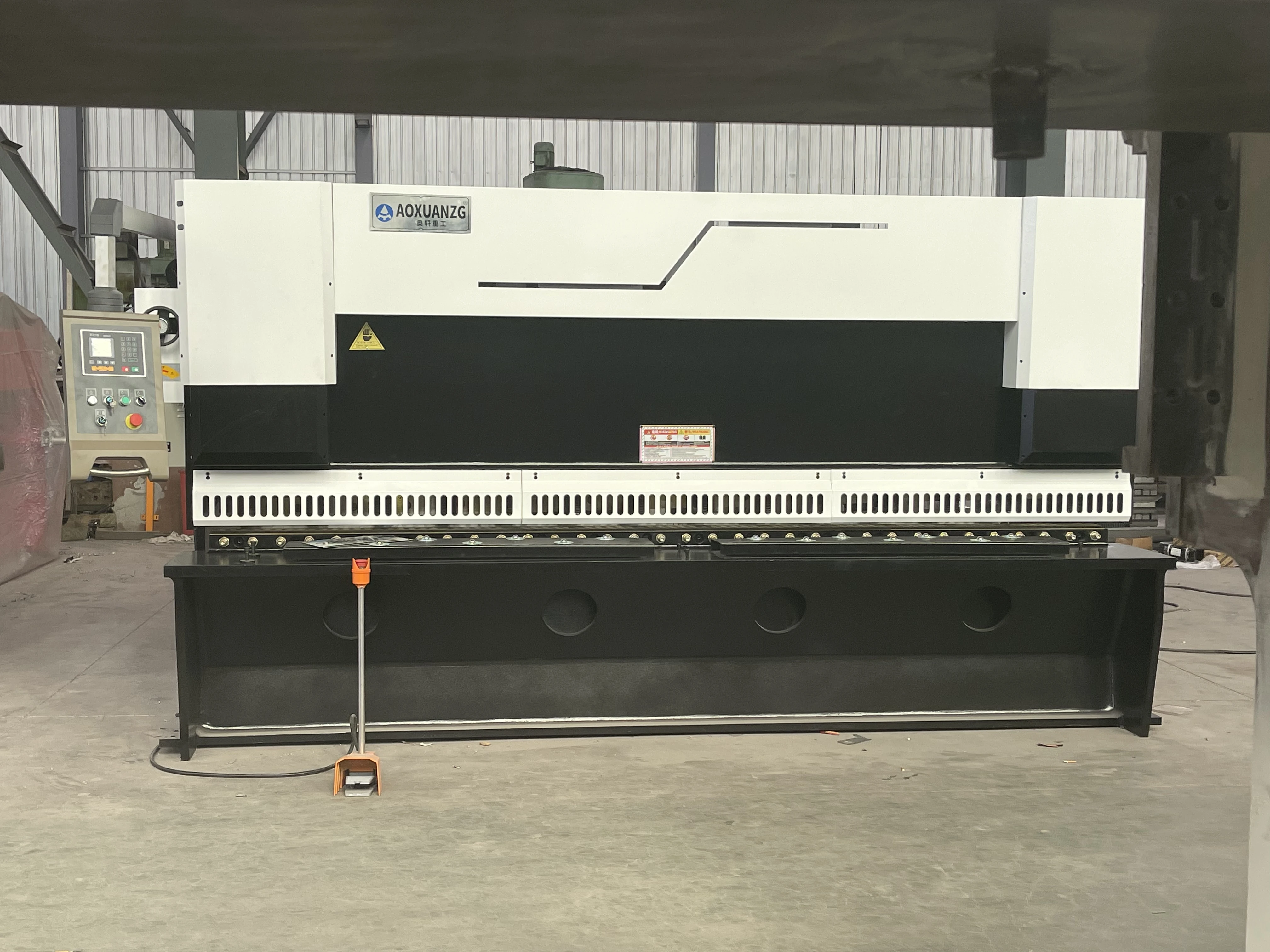8X3200 Hydraulic Steel Sheet Guillotine Shearing Machine 8X3200 Hydraulic Steel Sheet Guillotine Shearing Machine