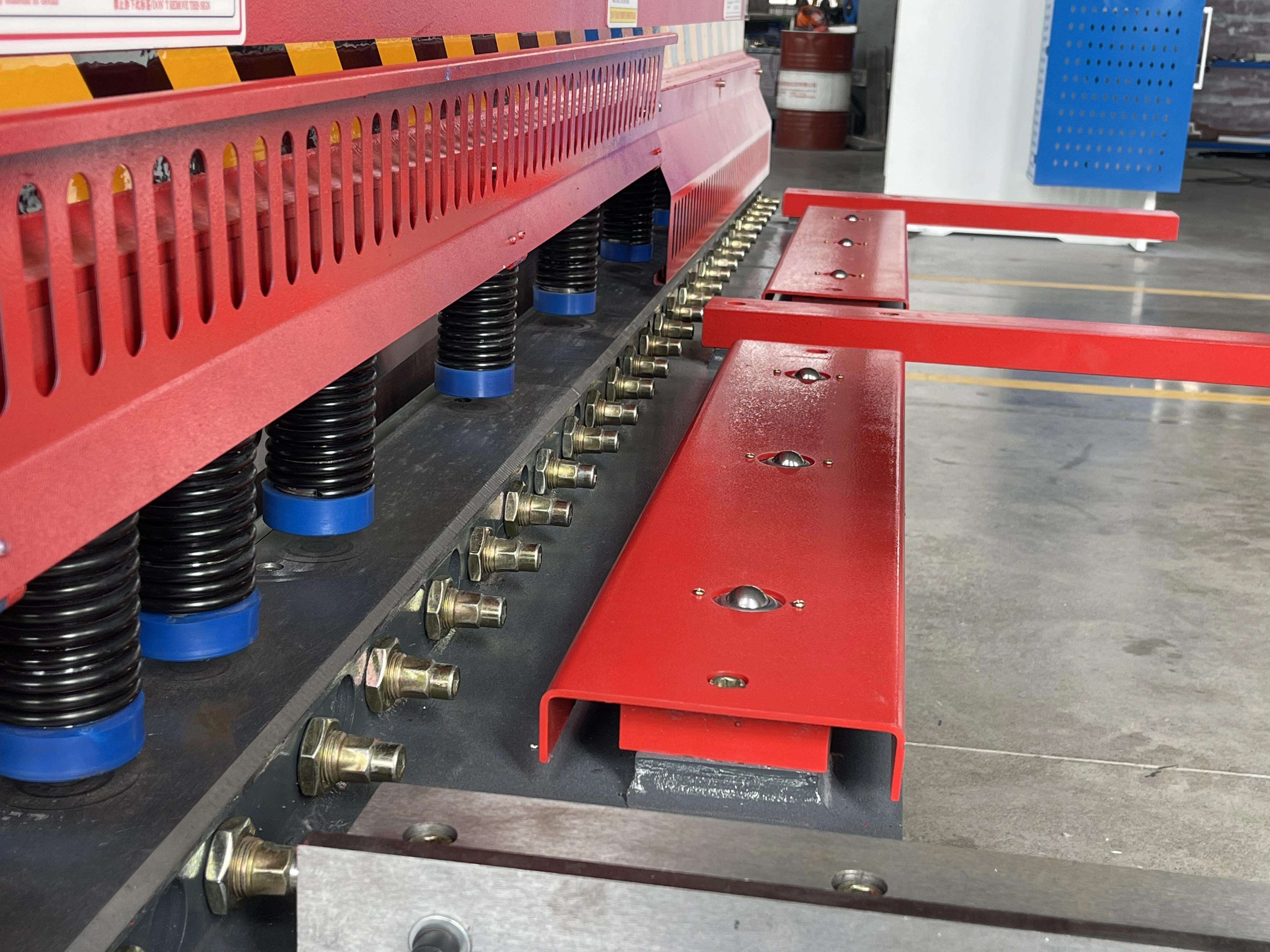 China Factory Hydraulic Guillotine Machine With E21S Controller For Carbon Steel Cutting China Factory Hydraulic Guillotine Machine With E21S Controller For Carbon Steel Cutting
