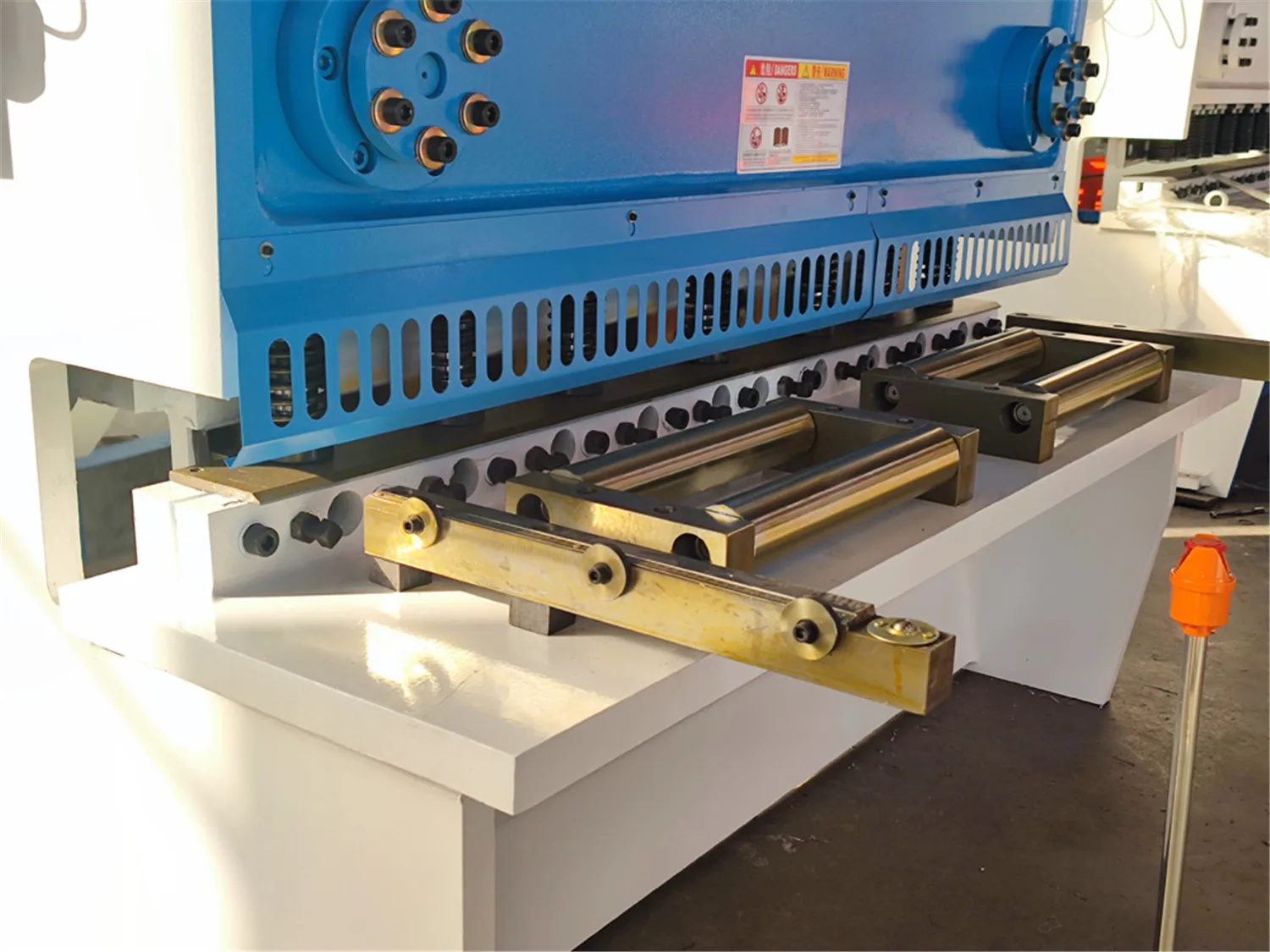 16X1600Mm Guillotine Hydraulic Shearing Machine Automatic Metal Cutting Machine Shears 16X1600Mm Guillotine Hydraulic Shearing Machine Automatic Metal Cutting Machine Shears