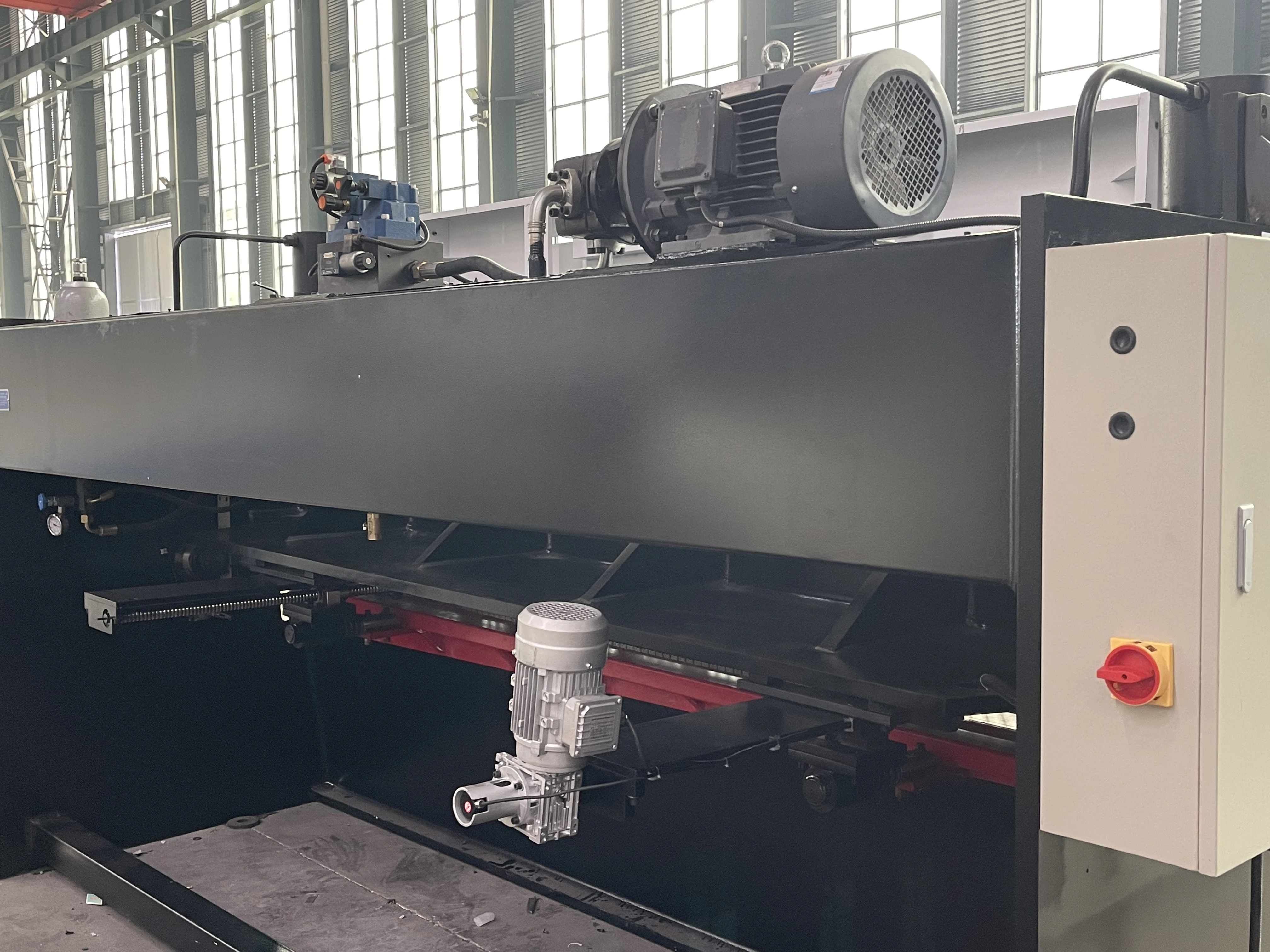 8X3200 Hydraulic Steel Sheet Guillotine Shearing Machine 8X3200 Hydraulic Steel Sheet Guillotine Shearing Machine