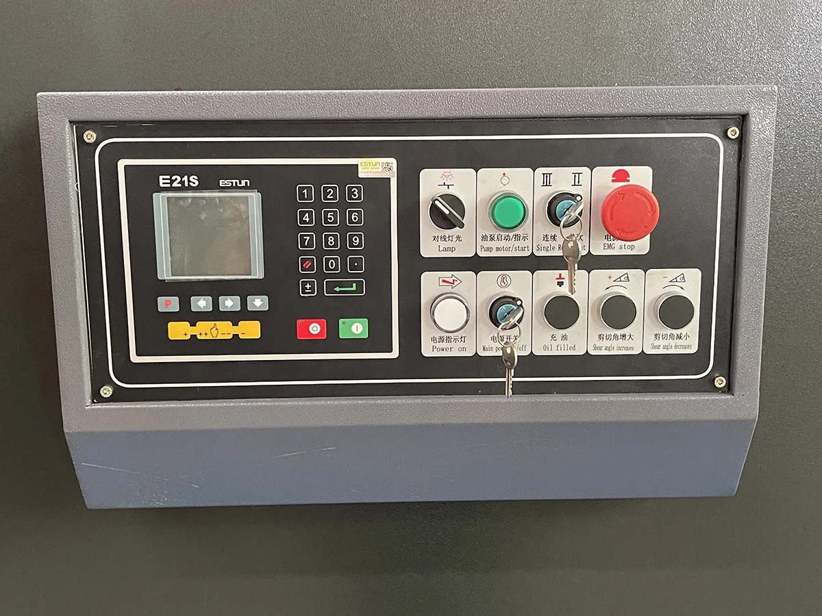 Hydraulic Guillotine Cutting Machine With E21S Controller For 6Mm Thickness Carbon Steel Hydraulic Guillotine Cutting Machine With E21S Controller For 6Mm Thickness Carbon Steel