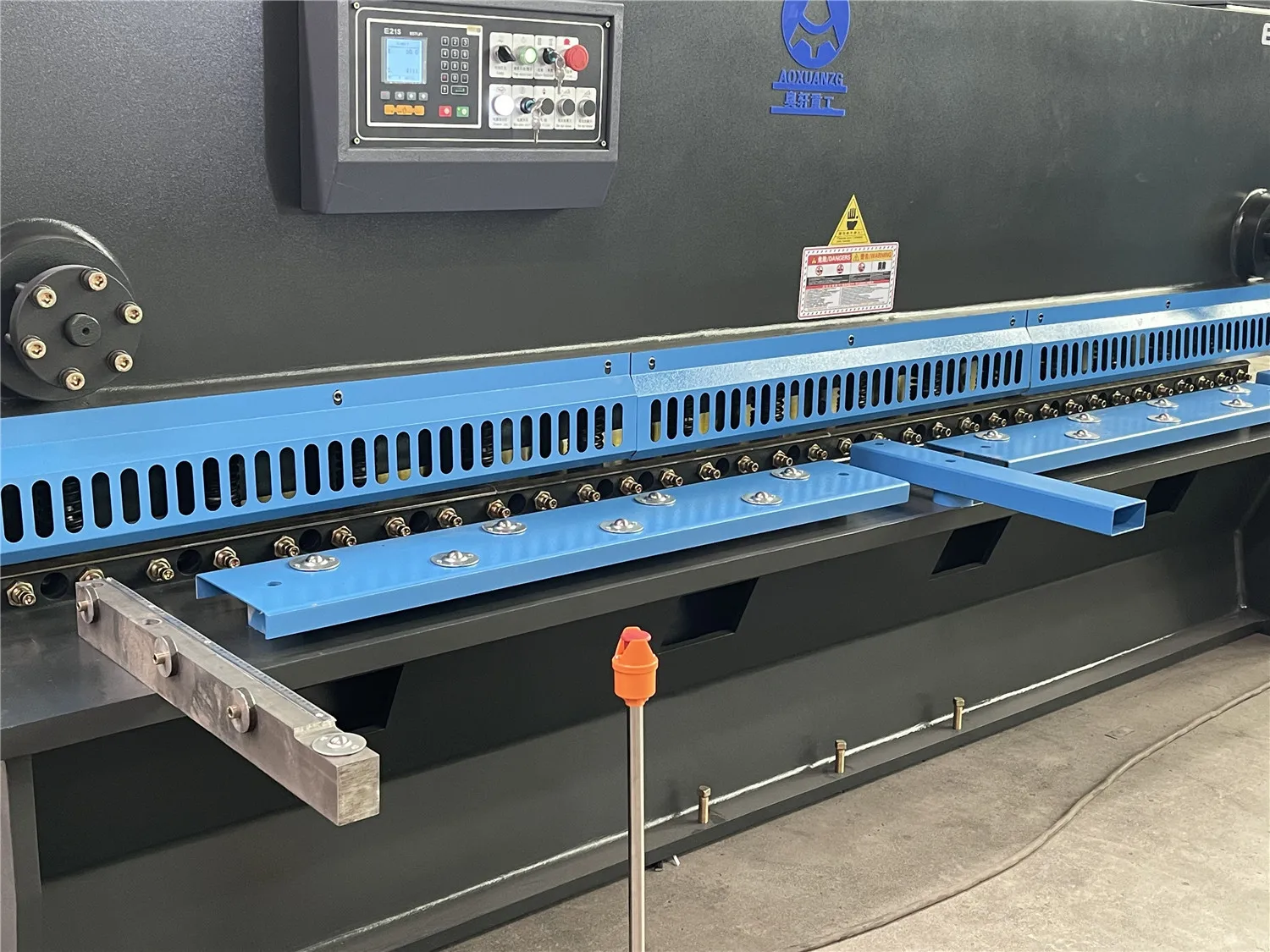 Qc11K-6×3200 Sheet Metal Cutting Hydraulic Guillotine Shearing Machine With E21S Qc11K-6×3200 Sheet Metal Cutting Hydraulic Guillotine Shearing Machine With E21S