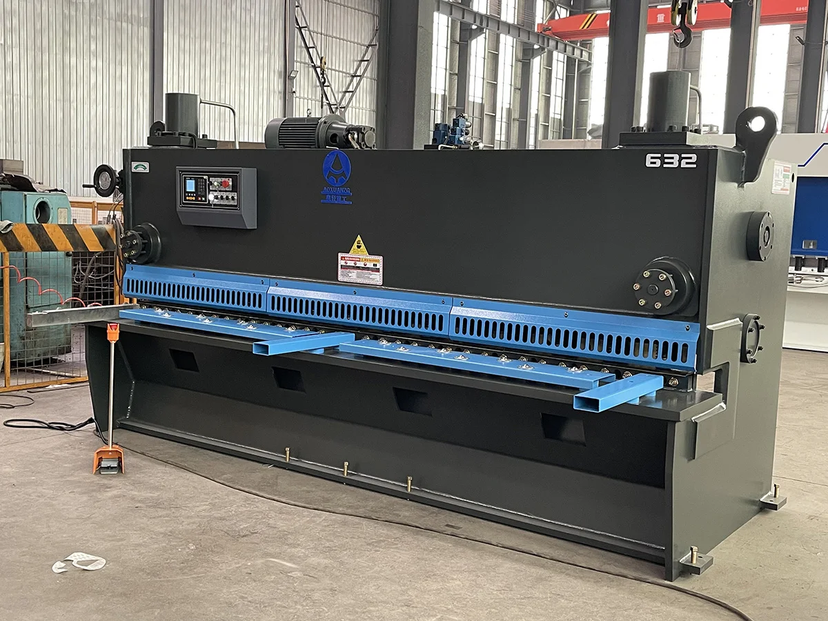 Hydraulic Guillotine Cutting Machine With E21S Controller For 6Mm Thickness Carbon Steel Hydraulic Guillotine Cutting Machine With E21S Controller For 6Mm Thickness Carbon Steel
