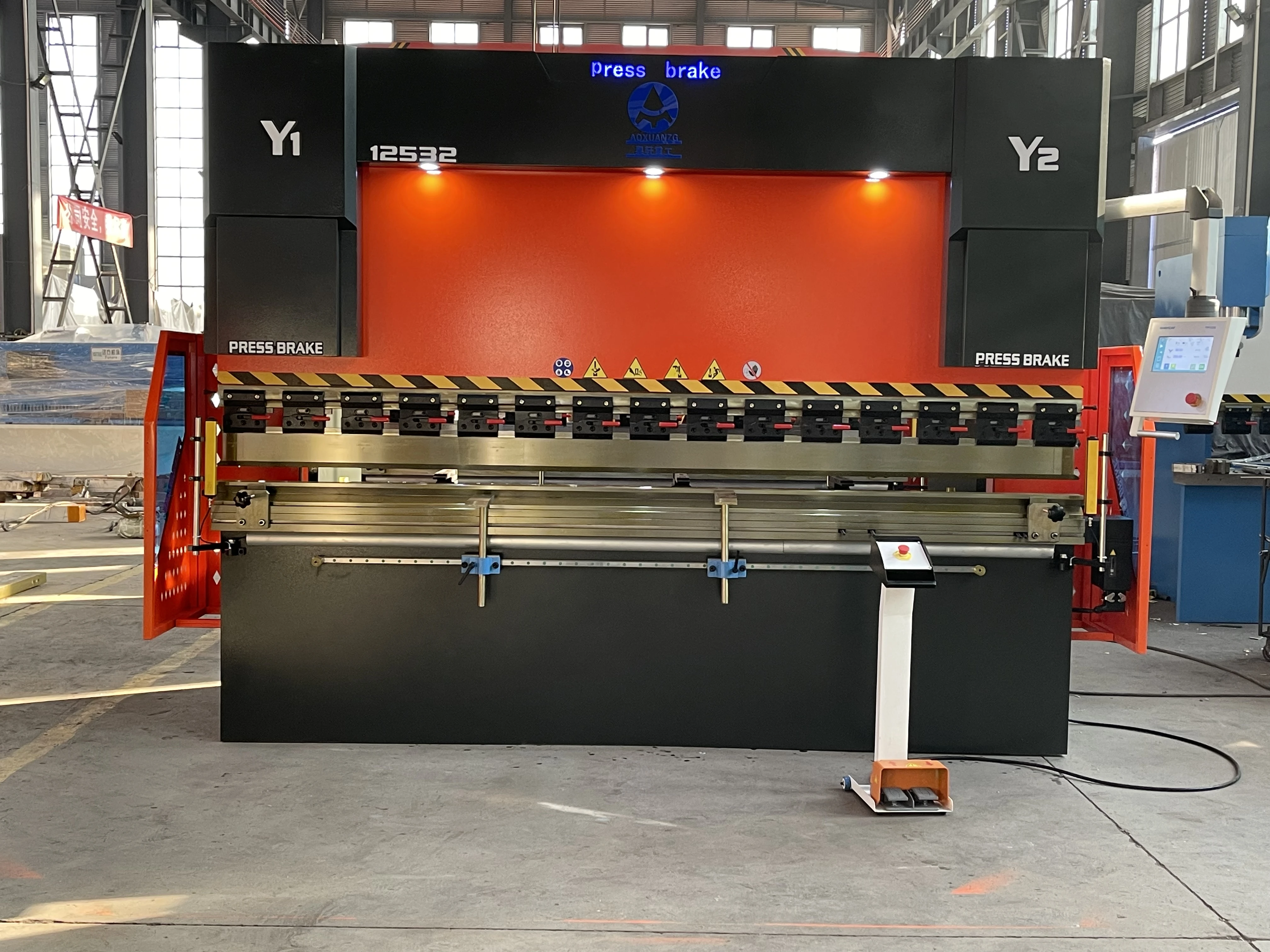 Aoxuanzg Brand 125T 160T 200T Press Brake Machine Cnc Iron Plate Bending Folding Tool Aoxuanzg Brand 125T 160T 200T Press Brake Machine Cnc Iron Plate Bending Folding Tool