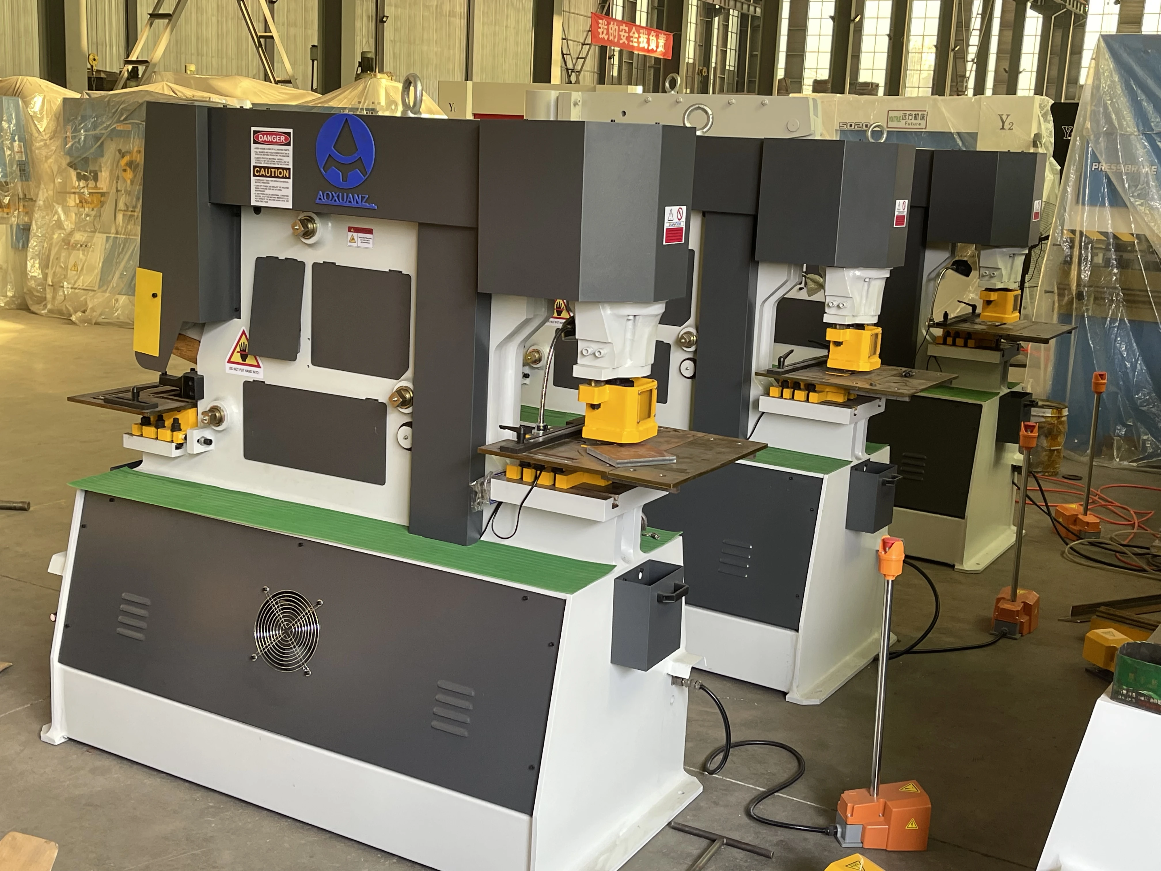 Hydraulic Ironworker Machine Cutting And Punching Iron Steel Worker Hydraulic Ironworker Machine Cutting And Punching Iron Steel Worker