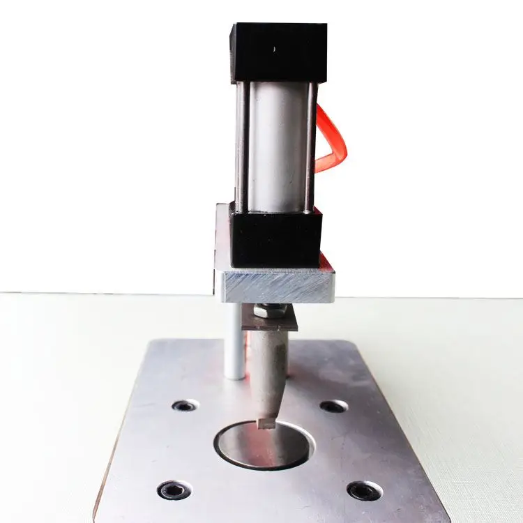 Good Selling 2500W Machines With Rich Roller Patterns Ultrasonic Spot Welder Good Selling 2500W Machines With Rich Roller Patterns Ultrasonic Spot Welder