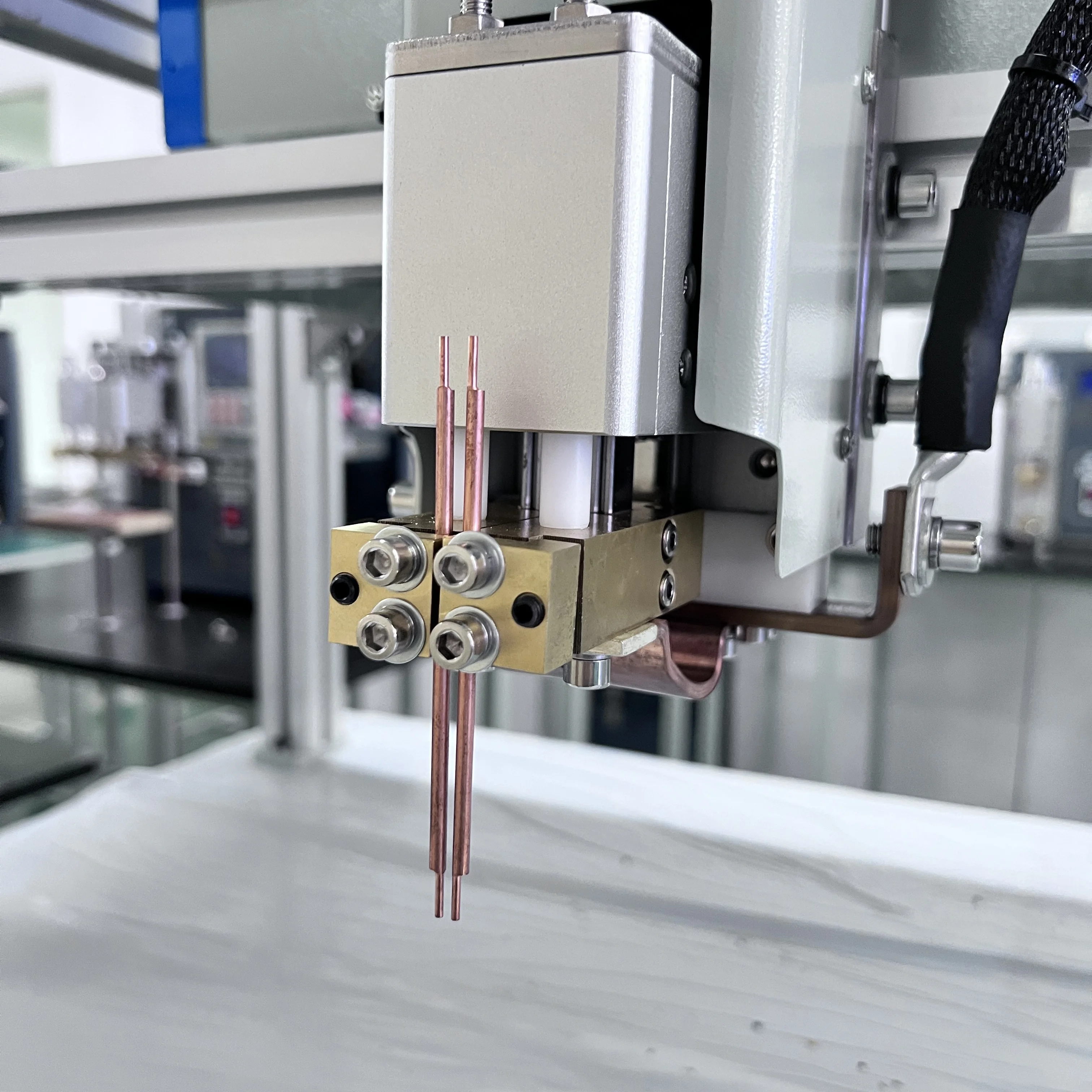 High Efficiency 10000A Spot Welder For 18650 32650 Lipeo4 Battery Pack Welding Industrial Resistance Spot Welder With Guide Rail High Efficiency 10000A Spot Welder For 18650 32650 Lipeo4 Battery Pack Welding Industrial Resistance Spot Welder With Guide Rail