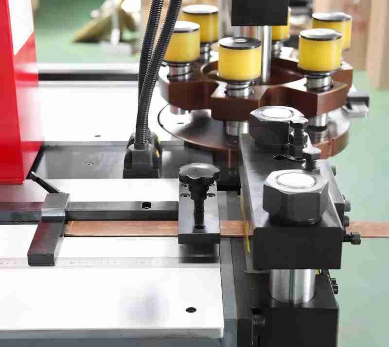 Smg 8000Xa Nc Three In One Busbar Processing Station Smg 8000Xa Nc Three In One Busbar Processing Station