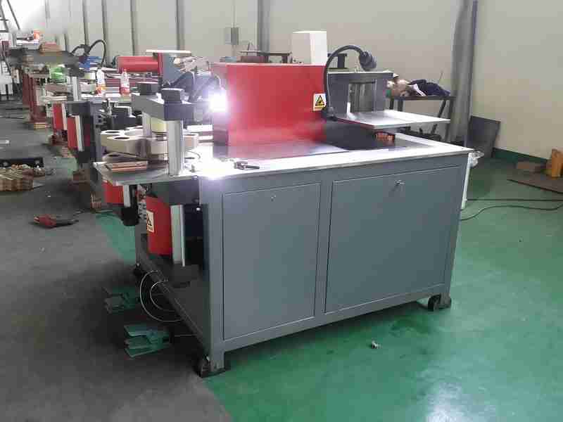 Smg 8000Xa Nc Three In One Busbar Processing Station Smg 8000Xa Nc Three In One Busbar Processing Station