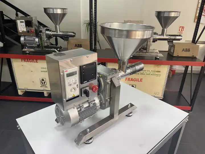 Easy Use Cold Press Oil Machine For Extraction Of All Seed Oils Easy Use Cold Press Oil Machine For Extraction Of All Seed Oils