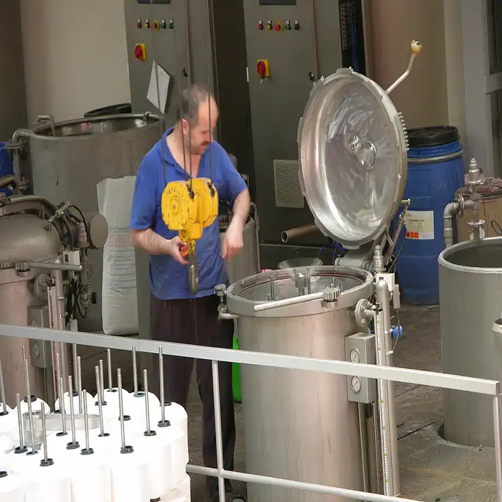 Textile Polyester Cotton Acrylic Fiber Muff Sewing Thread Textured Ht Hp Bobbin Yarn Cone Dyeing Machine 20 Kg Textile Polyester Cotton Acrylic Fiber Muff Sewing Thread Textured Ht Hp Bobbin Yarn Cone Dyeing Machine 20 Kg