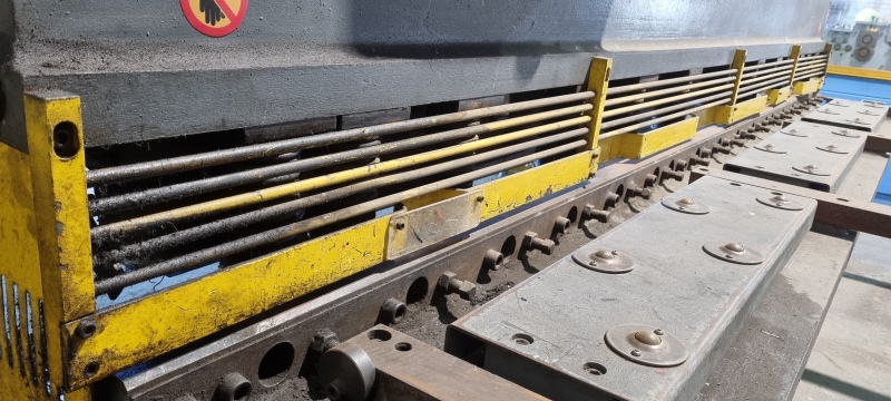 Hydraulic Guillotine Qc12Y Year 2007 Hydraulic Guillotine Qc12Y Year 2007